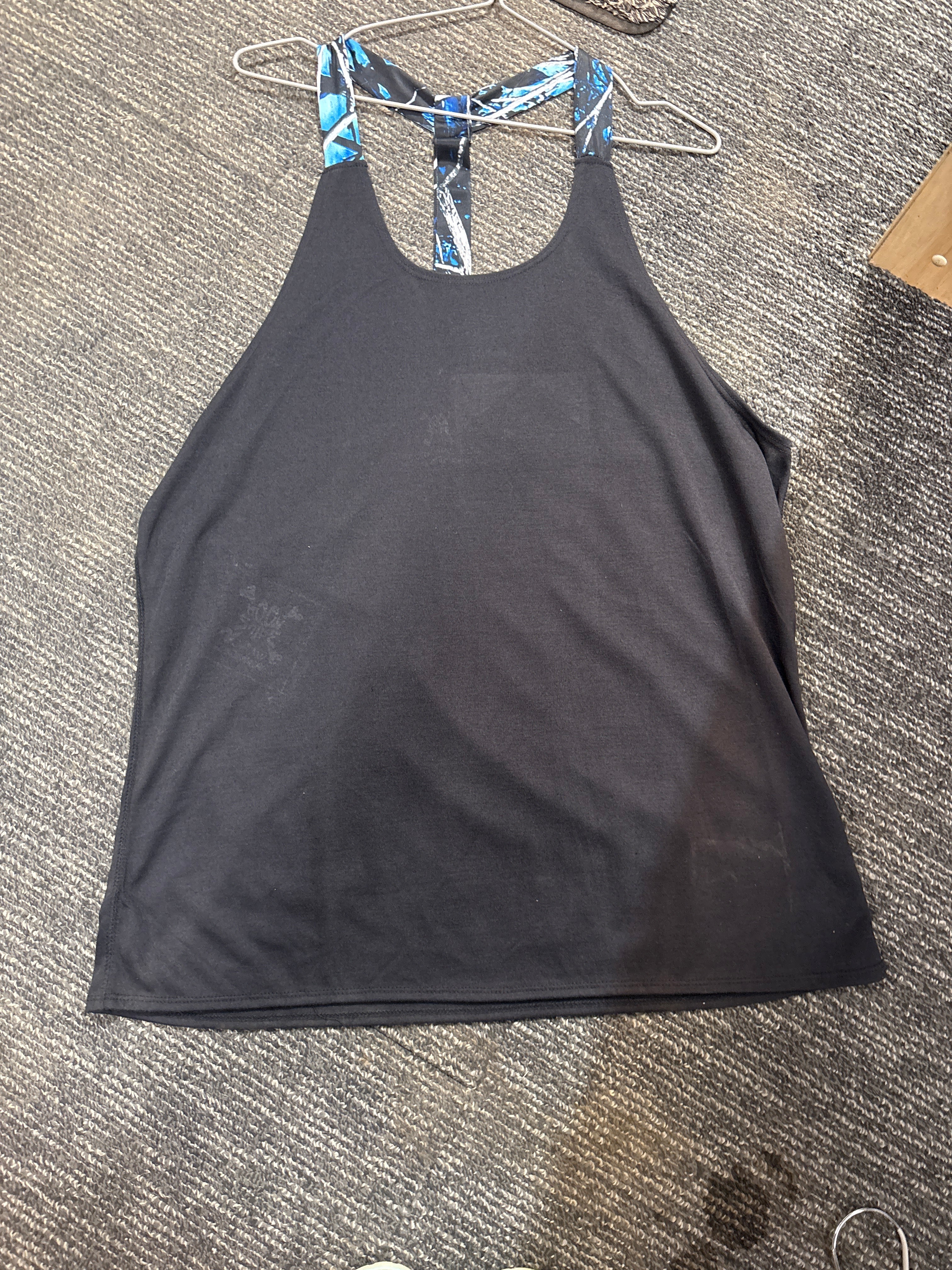 Camo/black singlet