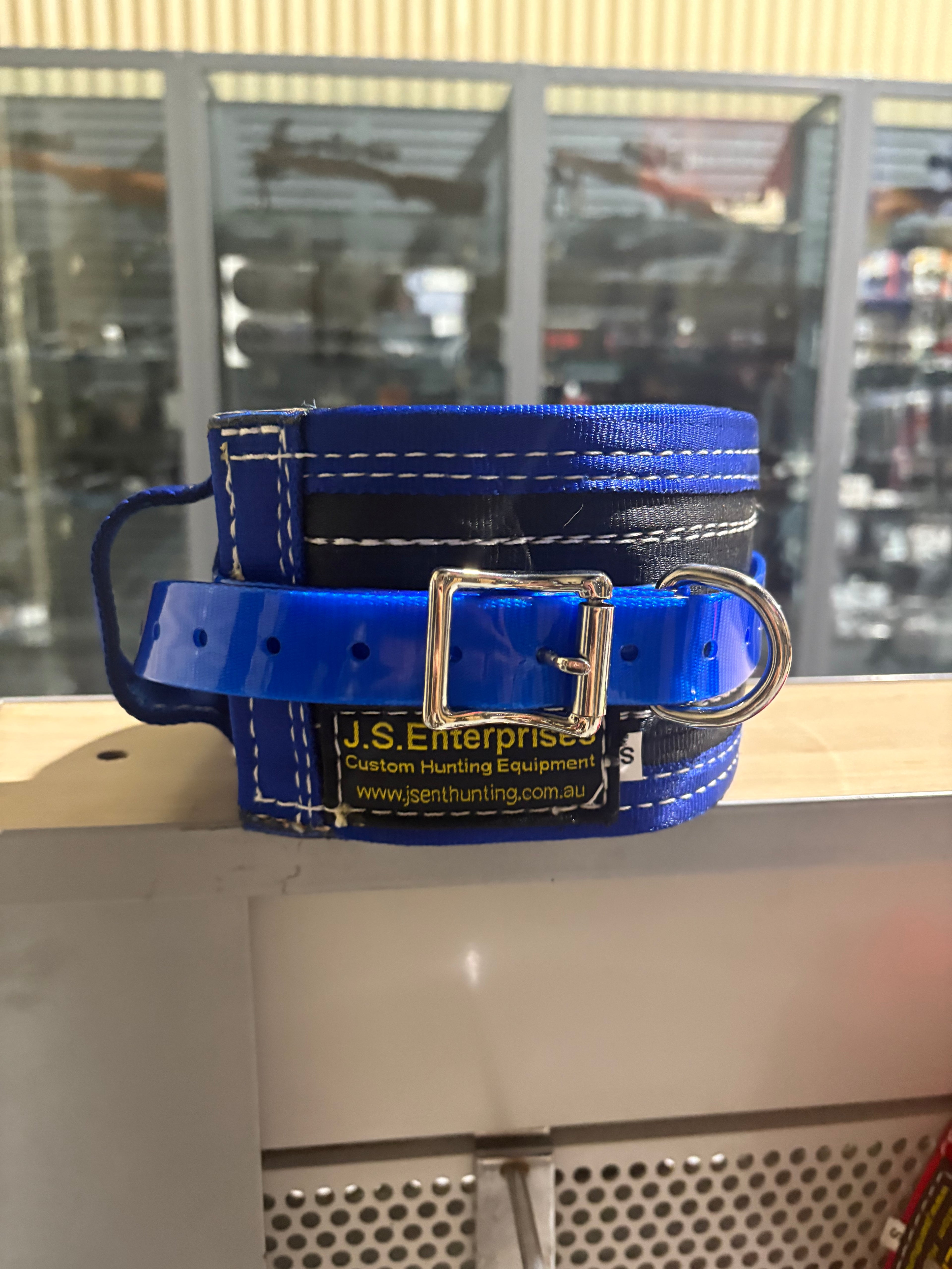 Rip collars
