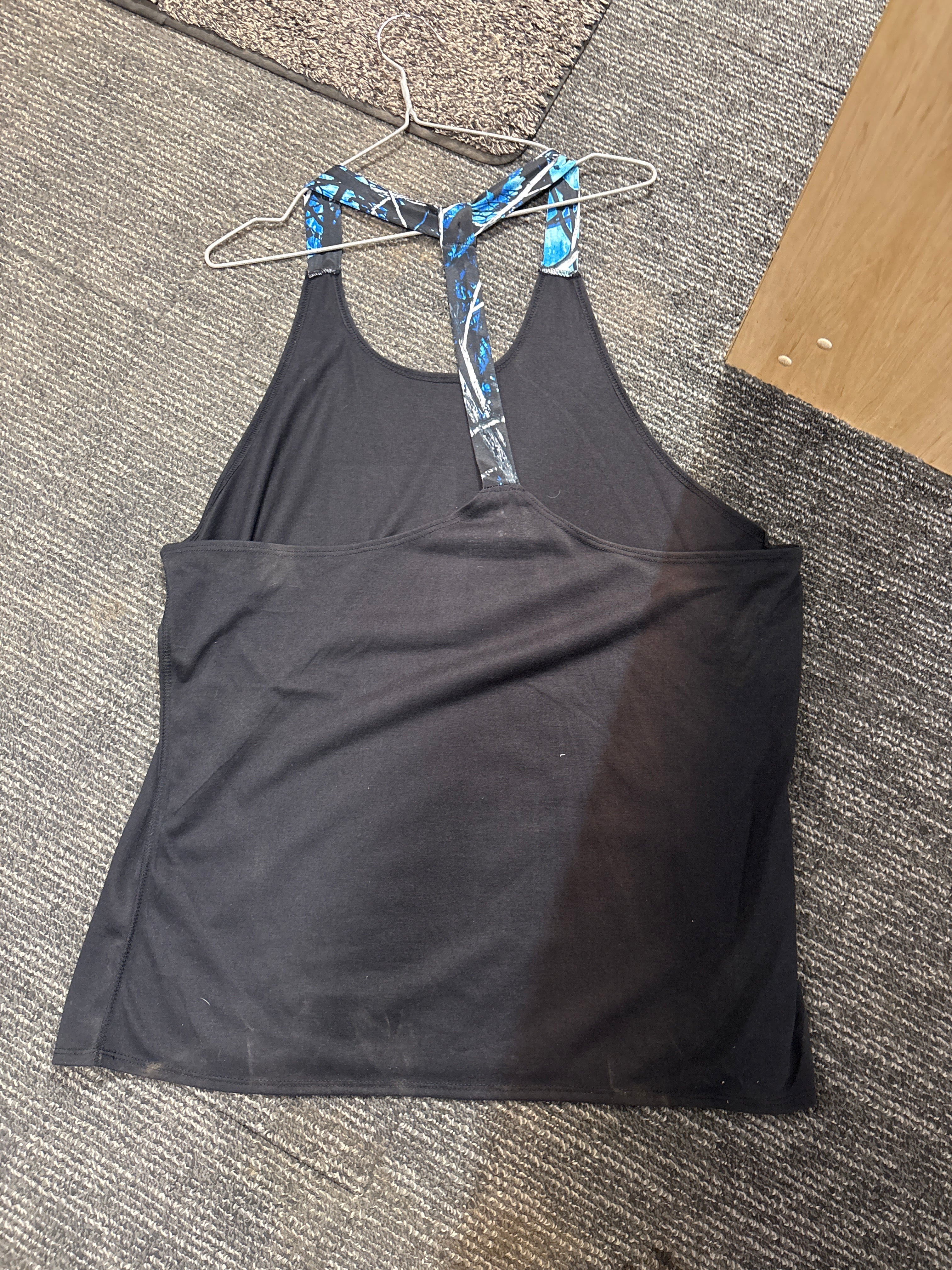 Camo/black singlet