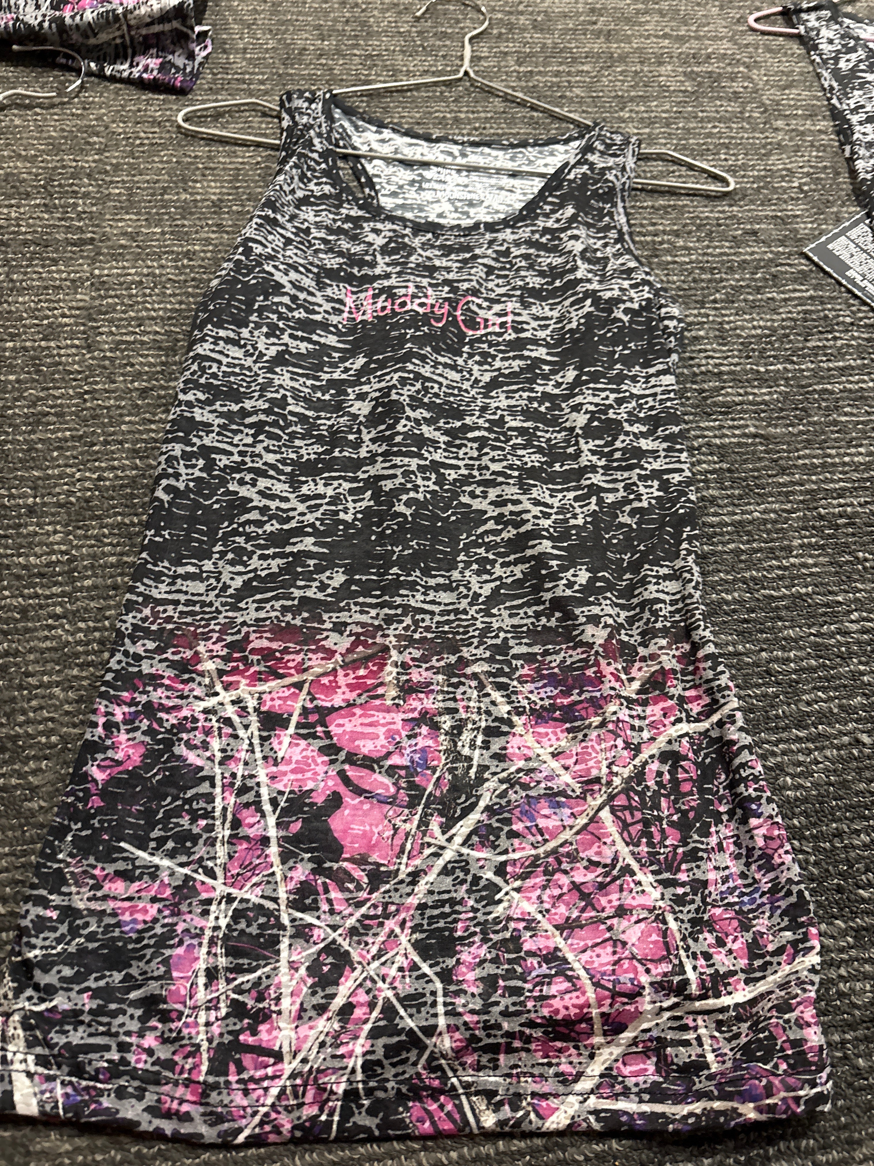Camo/black singlet