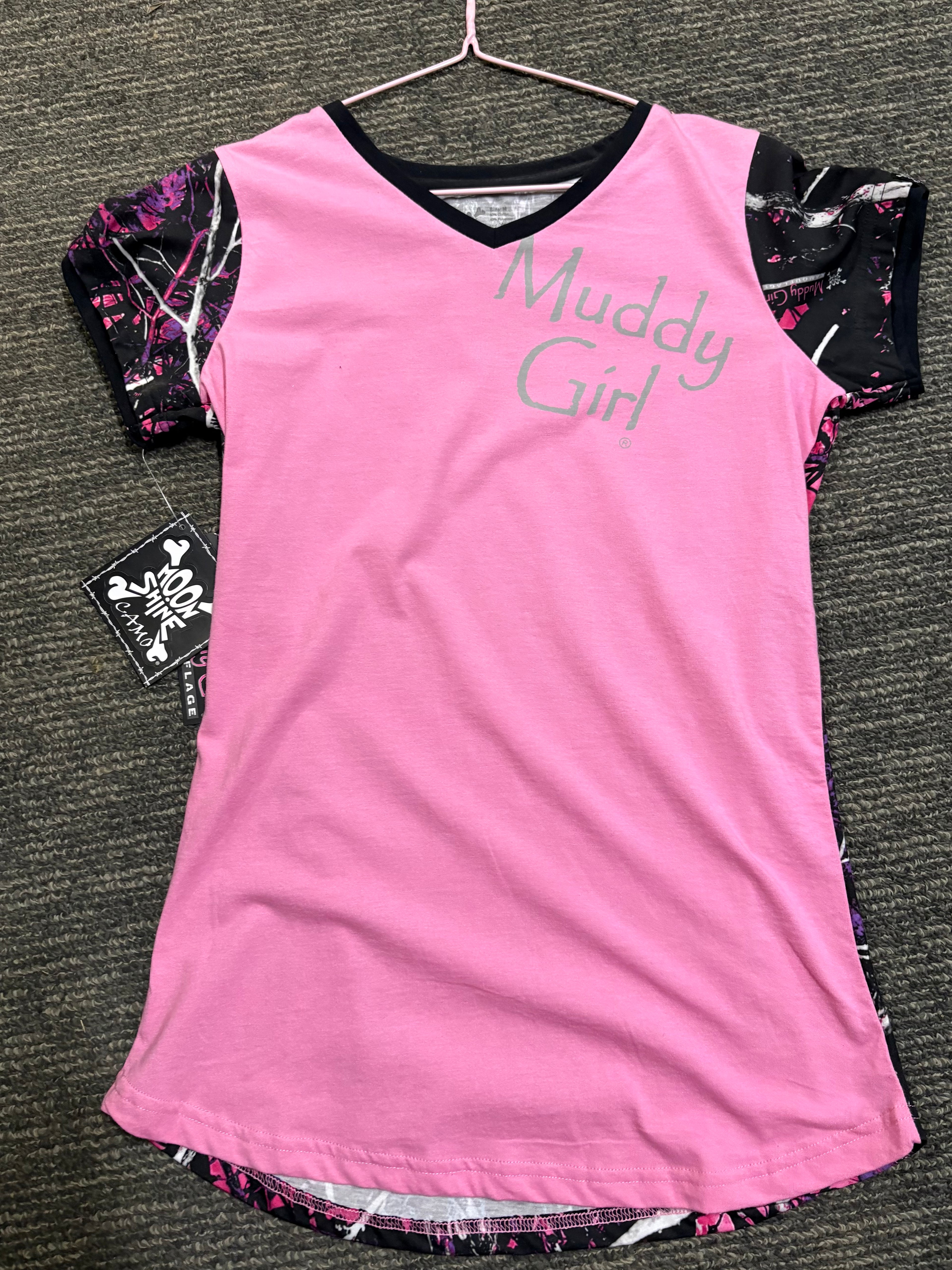 Muddy girl v neck t - camo