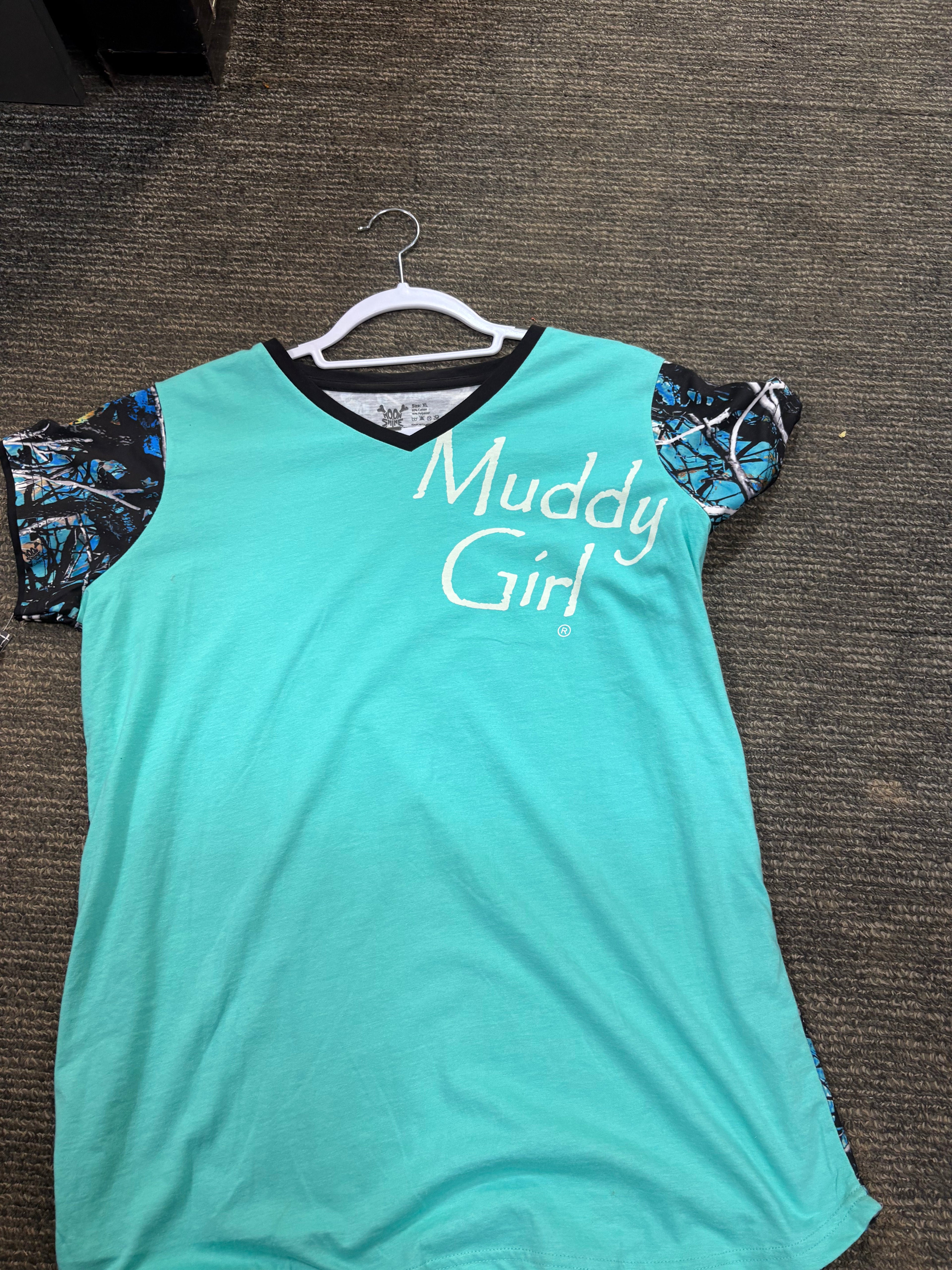 Muddy girl v neck t - camo
