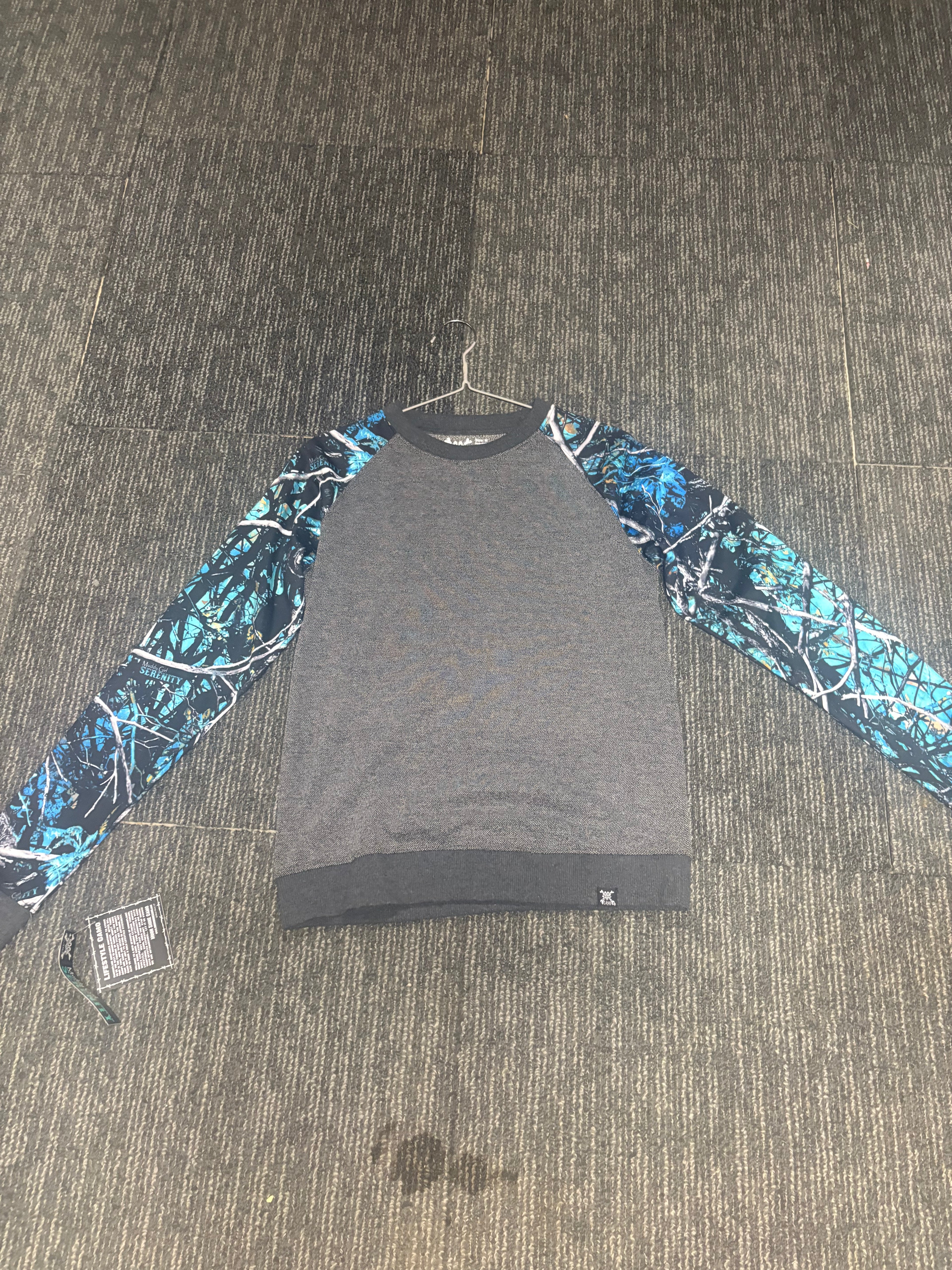 Grey camo sleeved sweatshirt