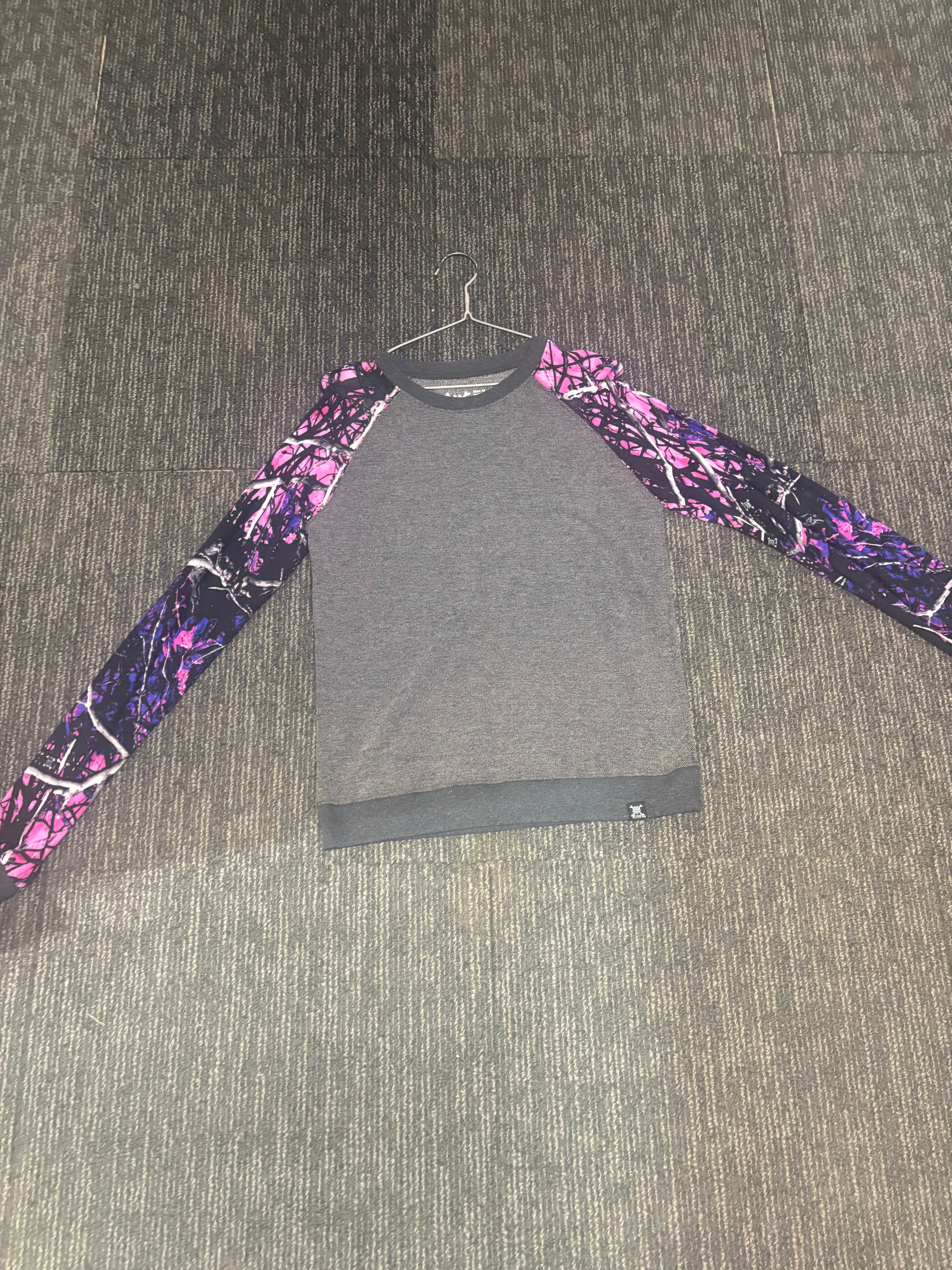 Grey camo sleeved sweatshirt
